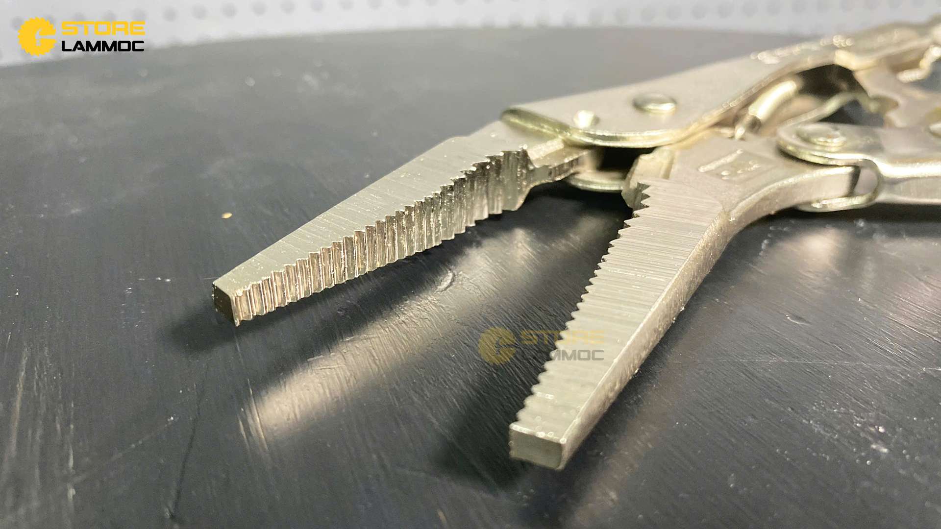 Kìm bấm chết mũi nhọn 9inch Sata 71302