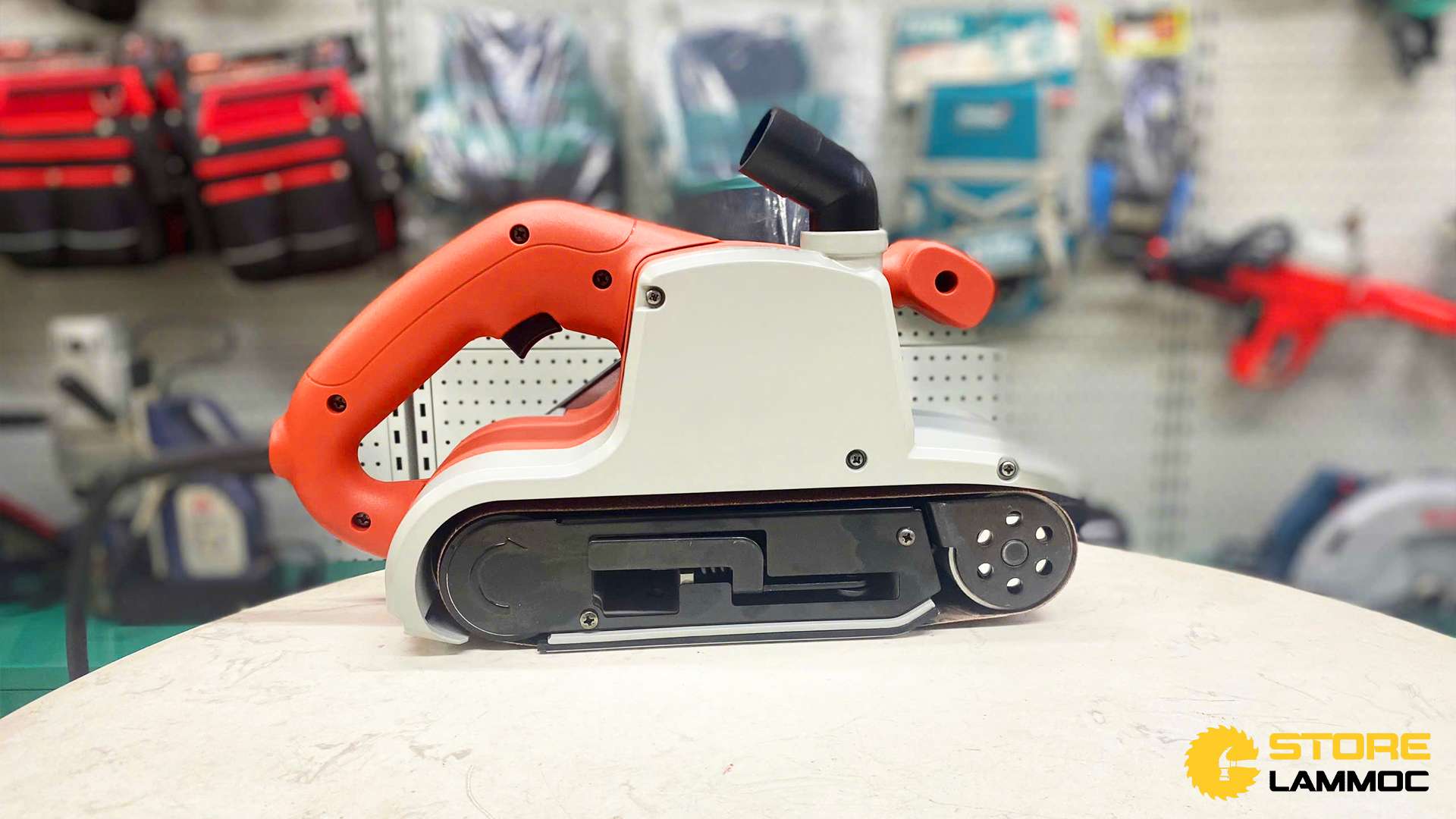 Máy chà nhám băng 1200W DCK KST610