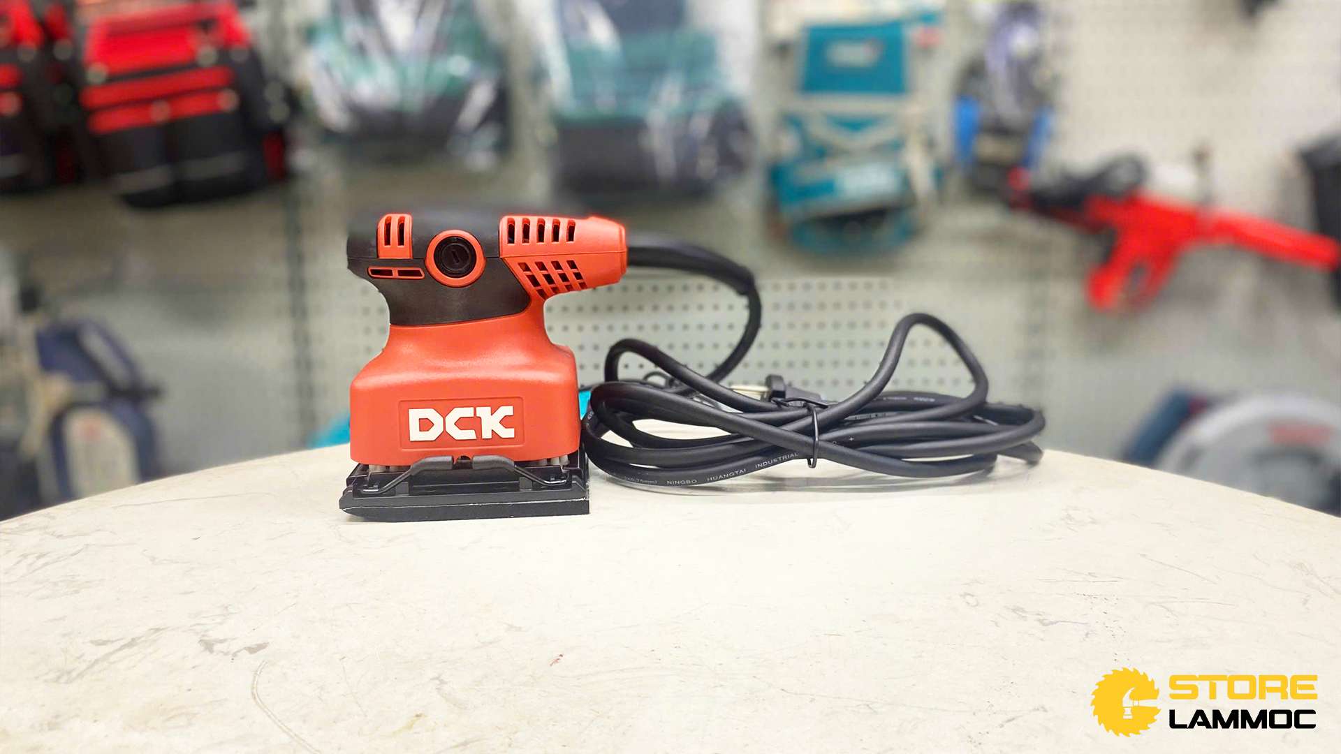 Máy chà nhám rung 240W DCK KSB03-100