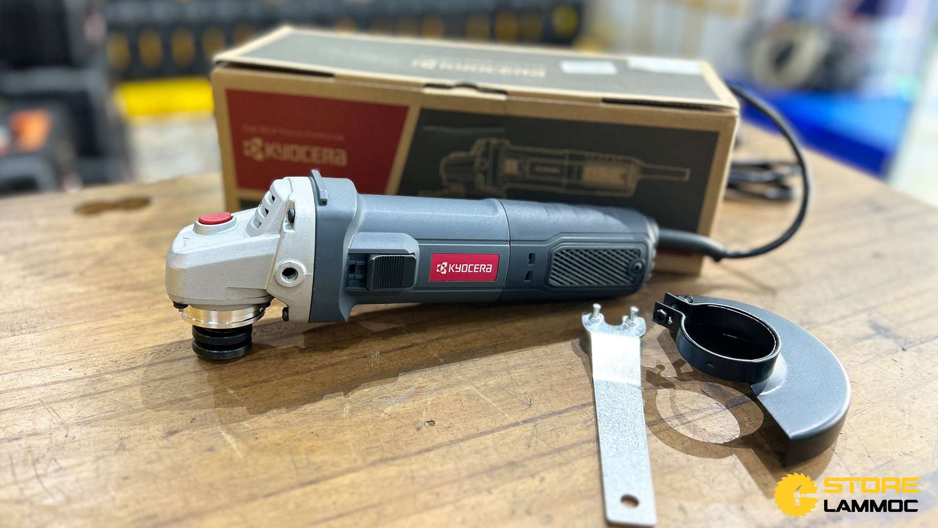 Máy mài cắt cầm tay 100mm dùng điện 900W Kyocera AG1000