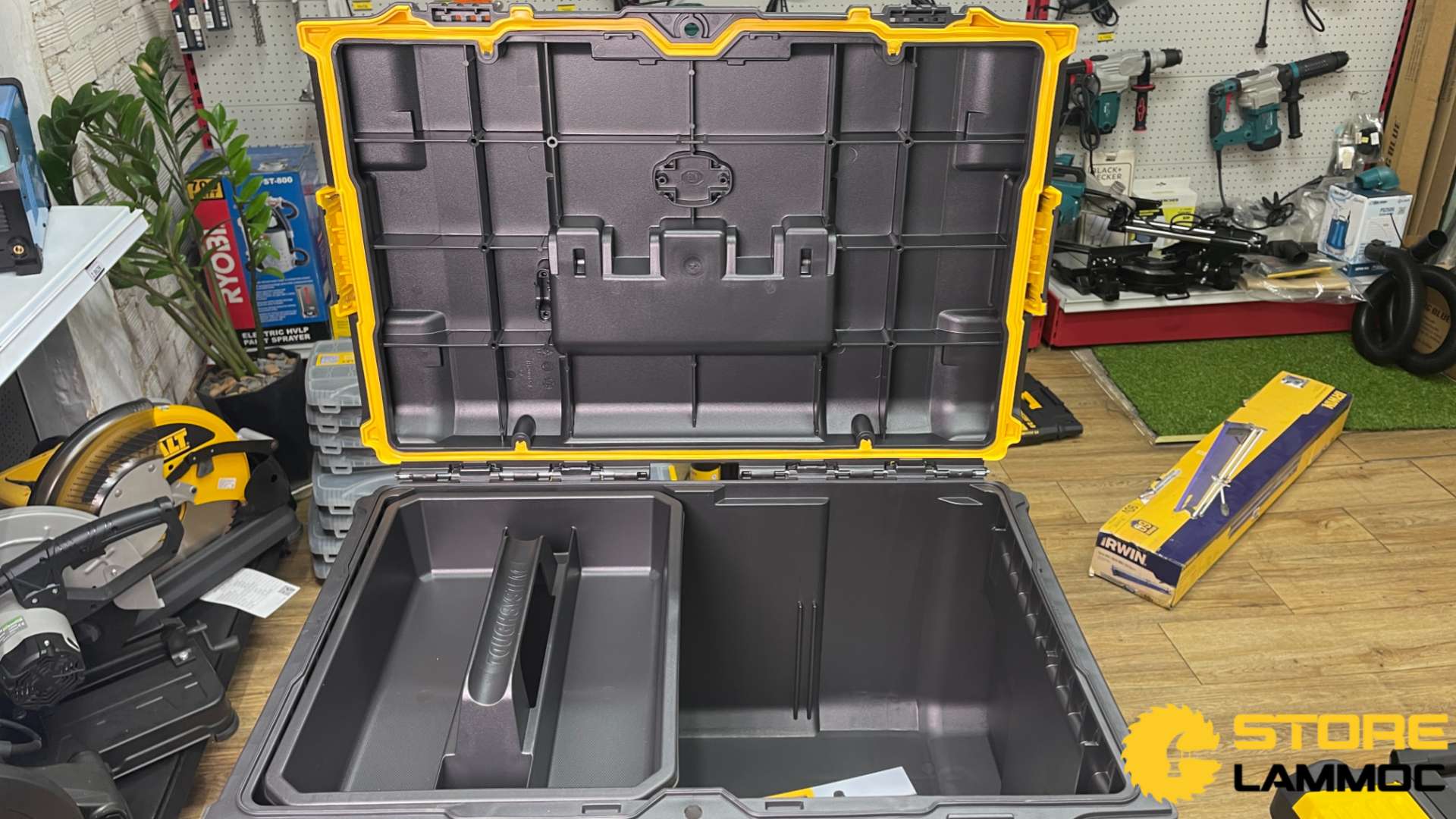 Thùng đồ nghề chống nước 54x37x32 cm TOUGHSYSTEM 2.0 Dewalt DWST08300