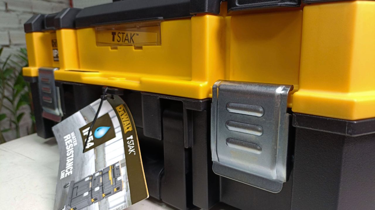 Thùng đựng đồ nghề mini dụng cụ ốc vít Dewalt TSTAK  chống nước IP54 DWST83344-1