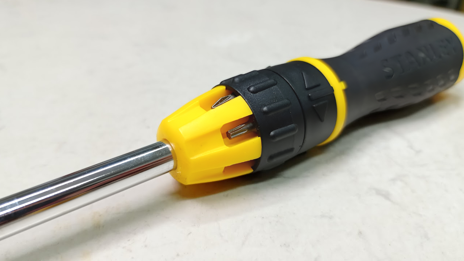 Tua vít đa năng tự động 10 mũi vặn Stanley 68-010